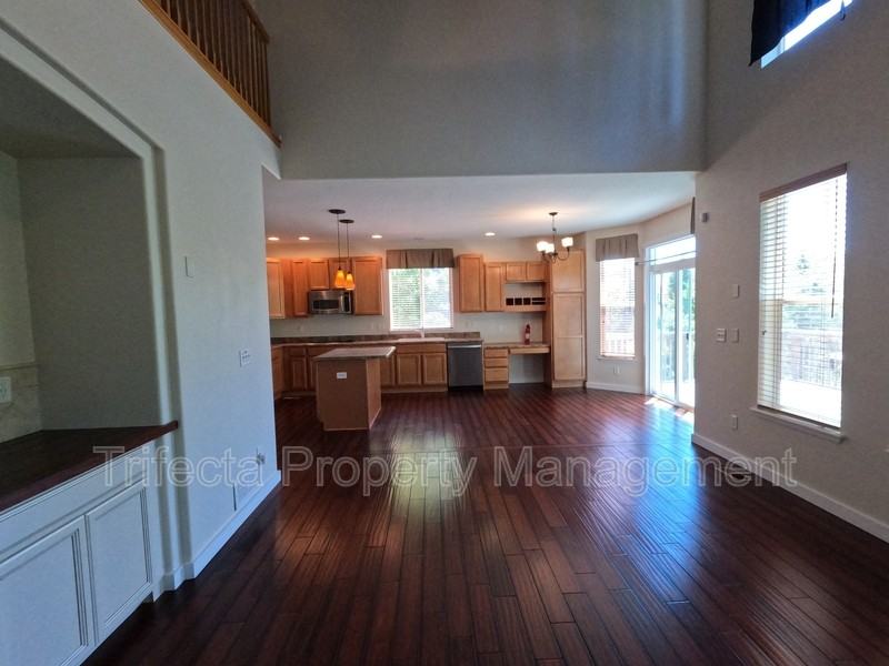 2215 Harvest St - Photo 6 of 37