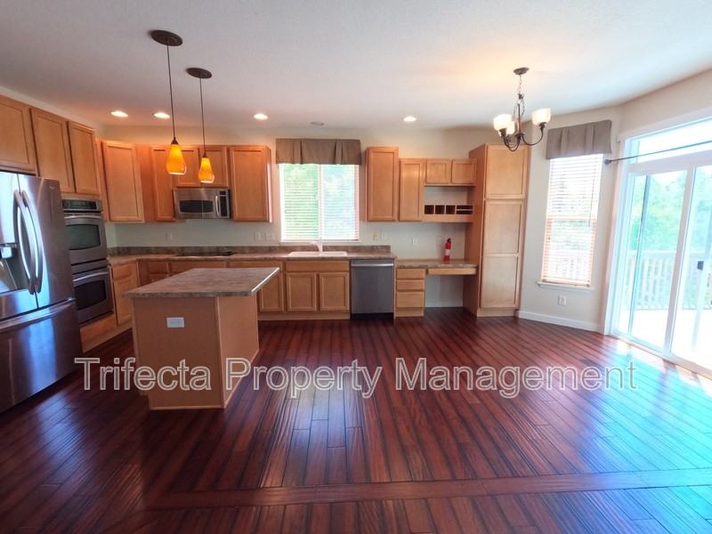 2215 Harvest St - Photo 4 of 37