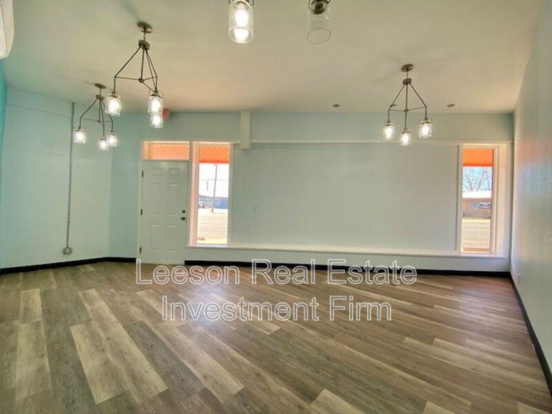 218 N Market St - Photo 6 of 17