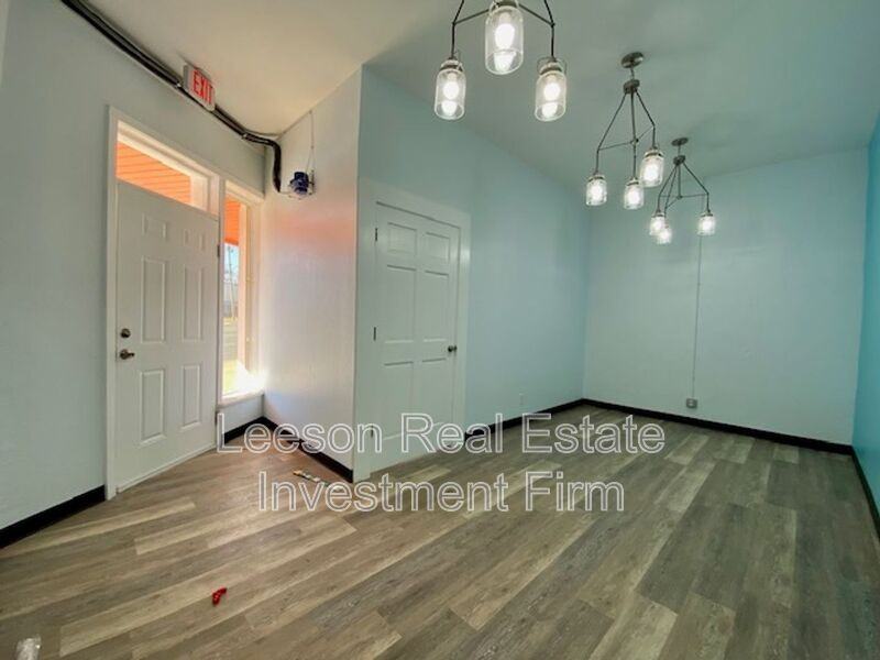 218 N Market St - Photo 4 of 20