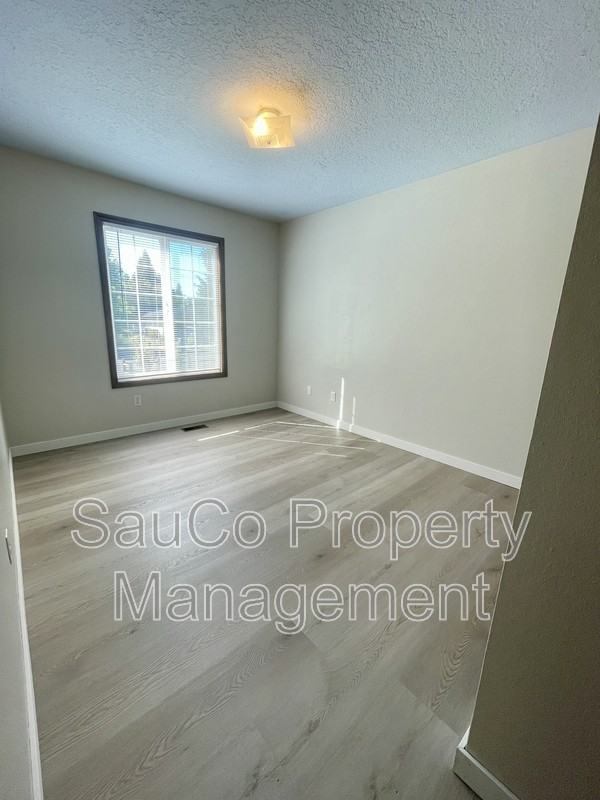 324 Se 30th Ave - Photo 4 of 50