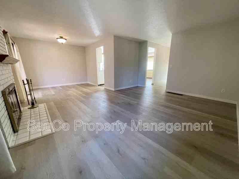 324 Se 30th Ave - Photo 5 of 50