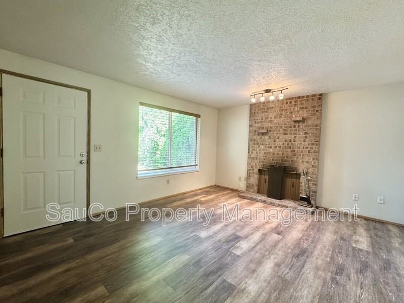 2738 Se 62nd Ave - Photo 4 of 16