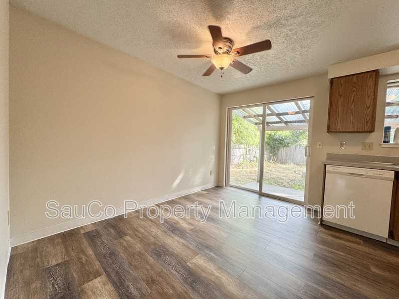 2738 Se 62nd Ave - Photo 5 of 16