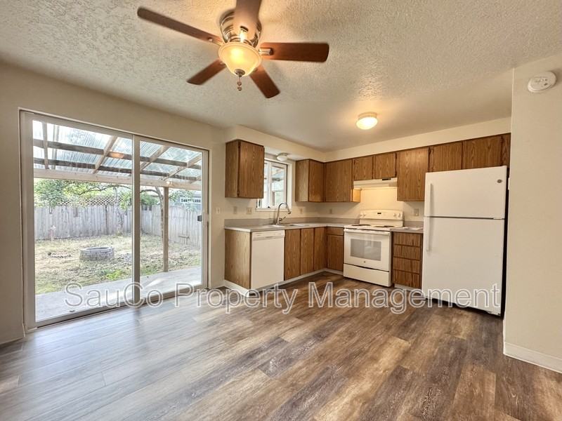 2738 Se 62nd Ave - Photo 6 of 16