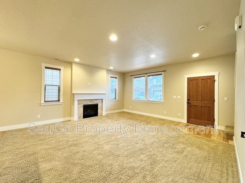 322 Sw Marsuda Ter - Photo 3 of 27