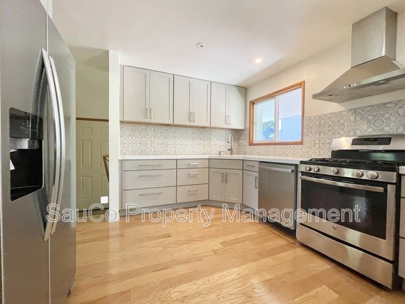 5751 Ne Lisbon Way - Photo 6 of 44