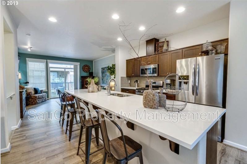 175 Ne 80th Ave - Photo 7 of 29