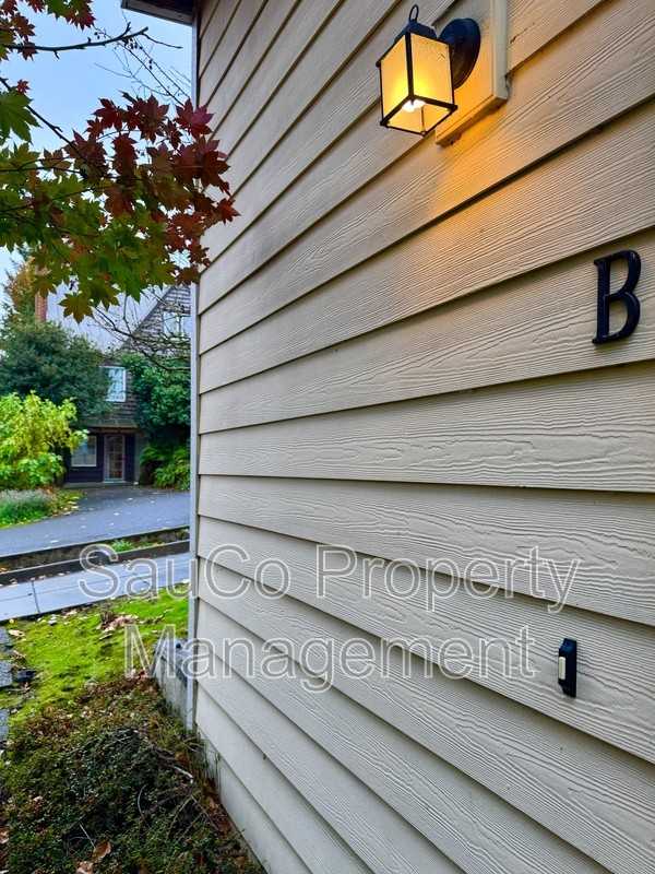 3340 Sw 12th Ave - Photo 2 of 14