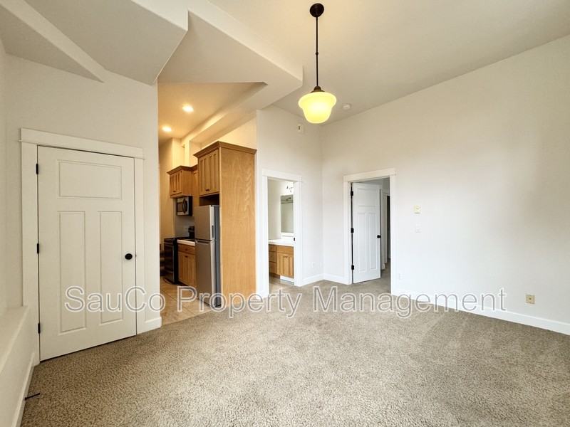 3340 Sw 12th Ave - Photo 3 of 14