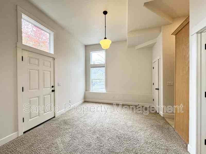 3340 Sw 12th Ave - Photo 4 of 14