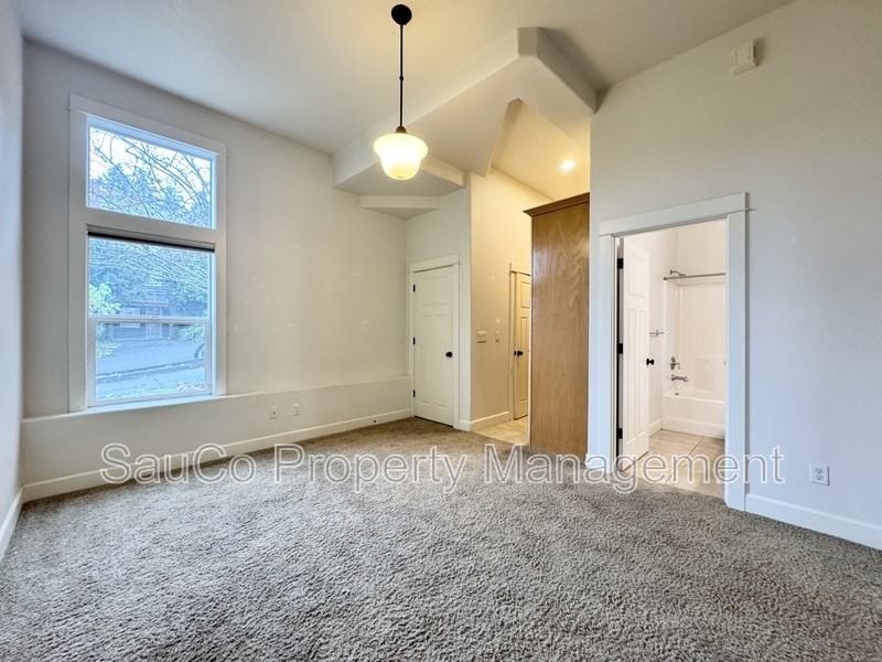 3340 Sw 12th Ave - Photo 6 of 14