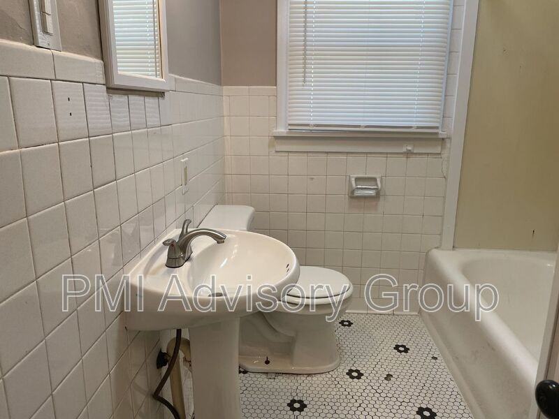 1261 Sw Wayne Ave - Photo 3 of 20