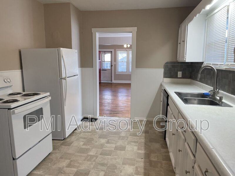 1261 Sw Wayne Ave - Photo 6 of 20