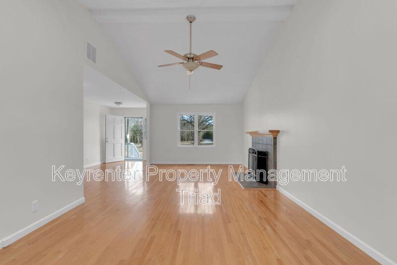 3959 Lewiston Rd - Photo 3 of 39