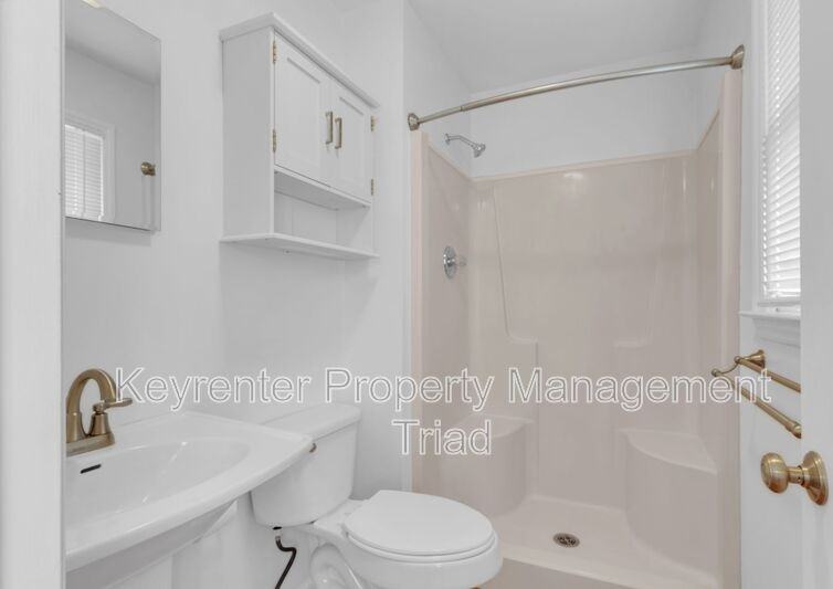 3959 Lewiston Rd - Photo 6 of 39