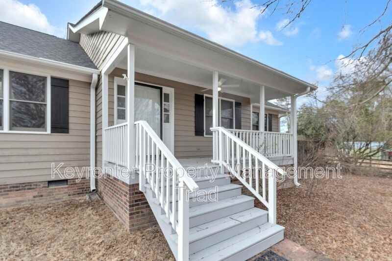 3959 Lewiston Rd - Photo 7 of 39