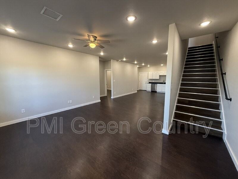 13513 S Mingo Rd #7 - Photo 2 of 23