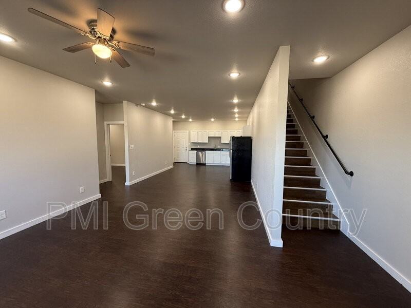 13513 S Mingo Rd #7 - Photo 3 of 23