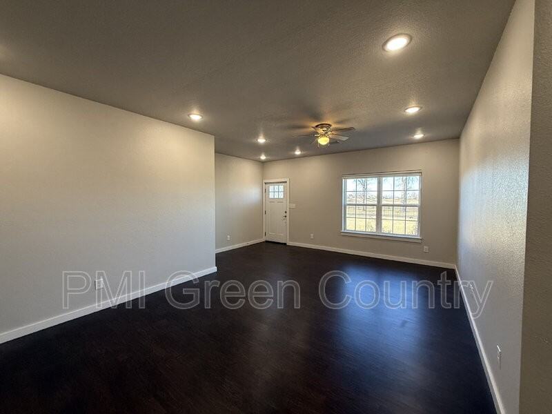 13513 S Mingo Rd #7 - Photo 5 of 23