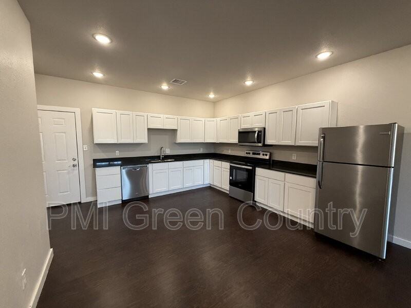 13513 S Mingo Rd #7 - Photo 6 of 23