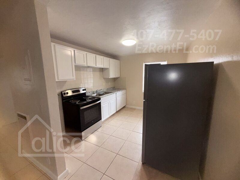 820 N Sapodilla Ave #3 - Photo 4 of 9