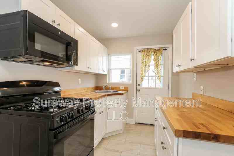 10 W 8th St - Photo 4 of 15