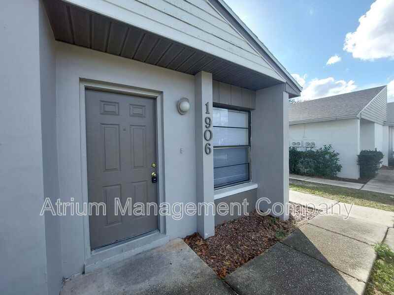 1906 Crystal Grove Dr - Photo 2 of 18