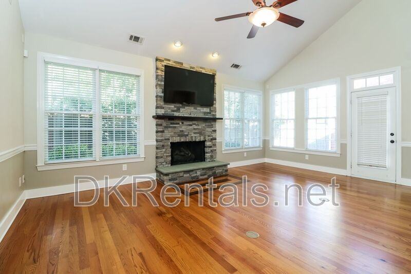 7709 Georgetown Chase - Photo 4 of 15