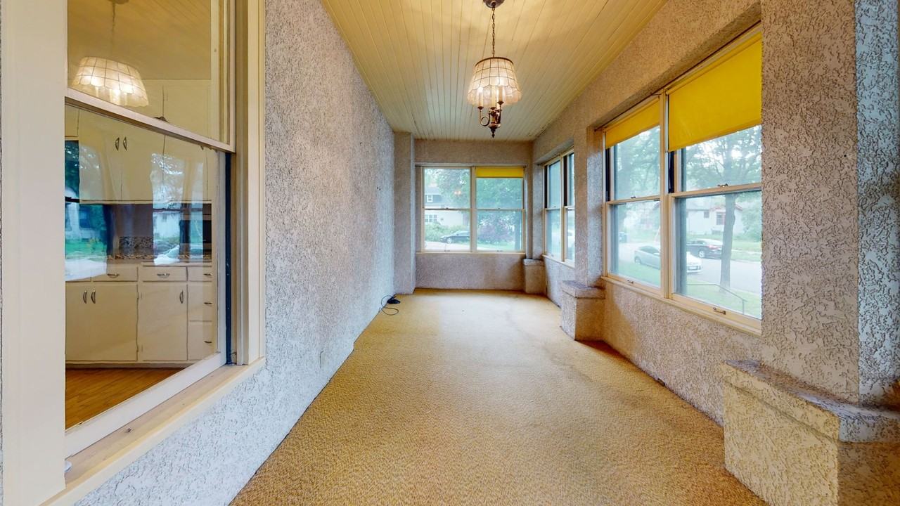 629 6th St SE - Photo 6 of 24