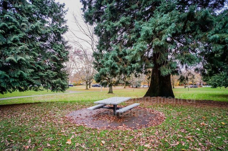 14142 Ne Sandy Blvd #F05 - Photo 5 of 7