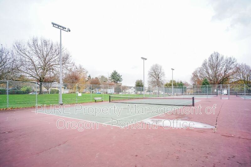 14132 Ne Sandy Blvd #R01 - Photo 5 of 6