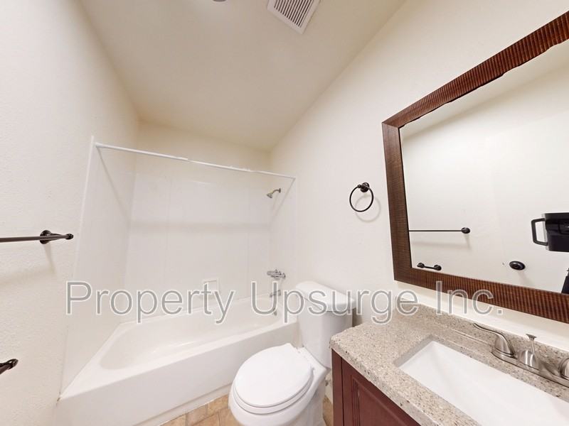 425 Nelson Ave #5 - Photo 7 of 10