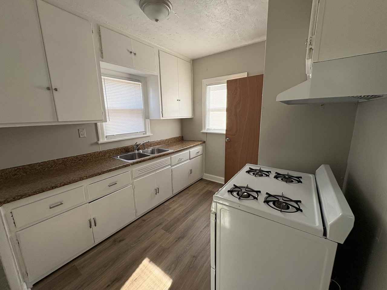 2214 West Tripp Avenue - Photo 7 of 18