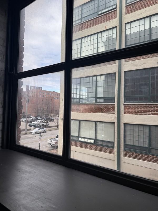 402 E 4th St - Photo 2 of 32