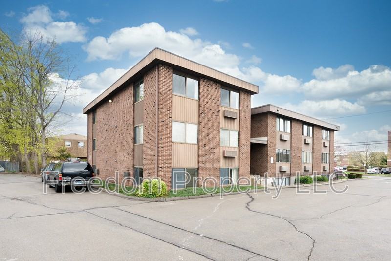 65 East St #24 - Photo 3 of 14