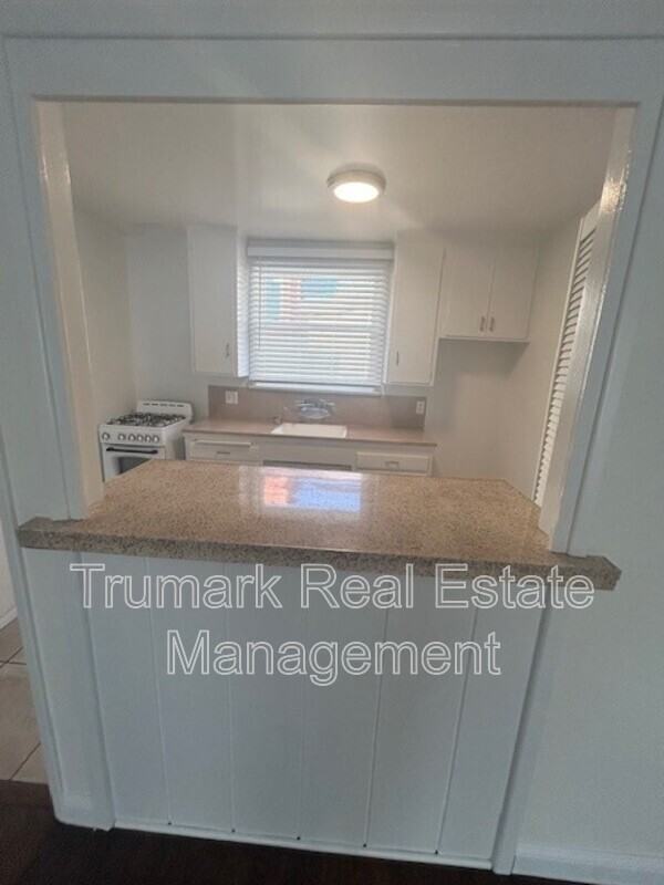 1253 S Glendale Ave #G