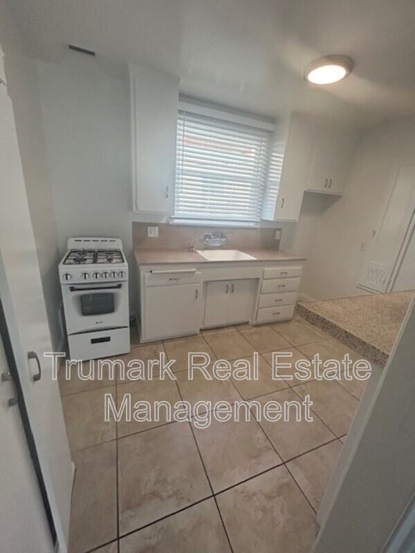 1253 S Glendale Ave #G - Photo 2 of 10