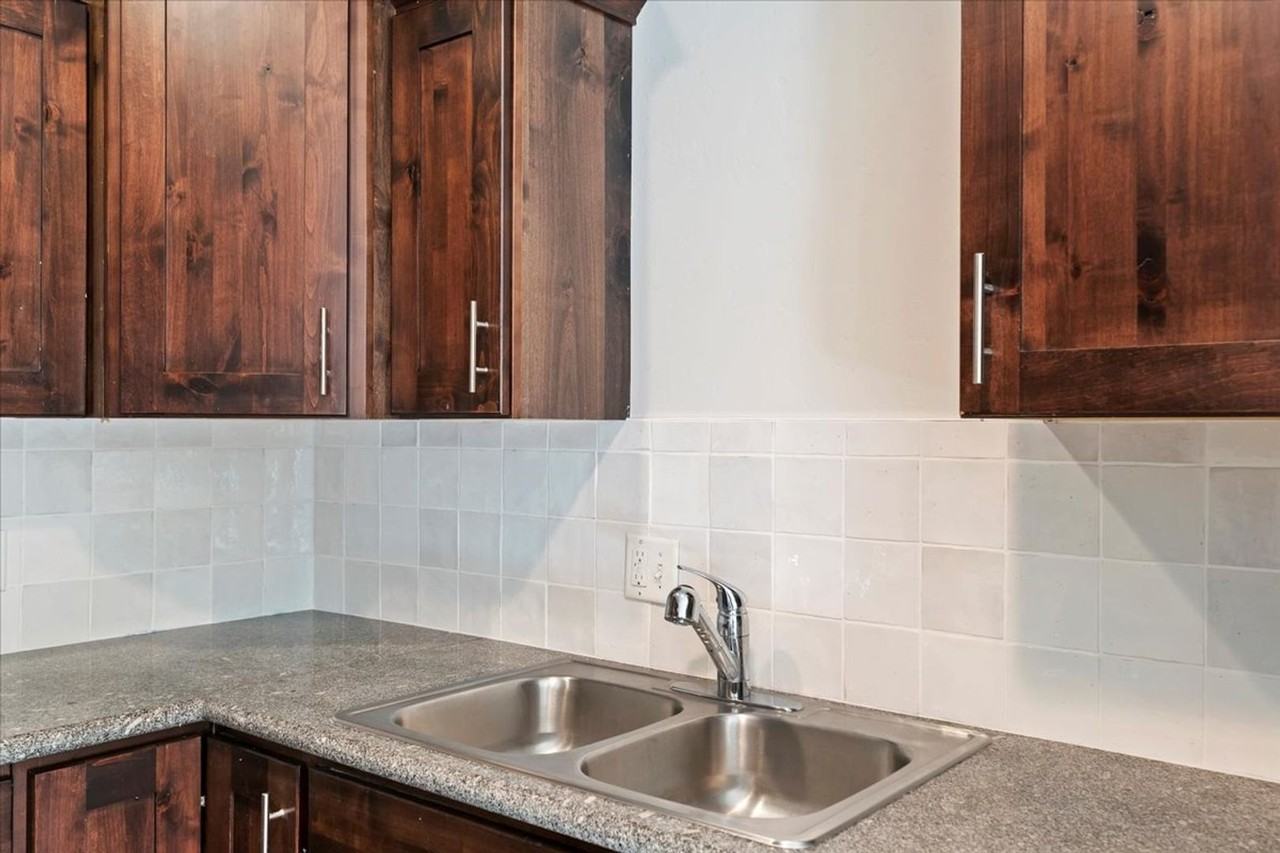 2607 2607 W Lancaster Drive #301 - Photo 7 of 36