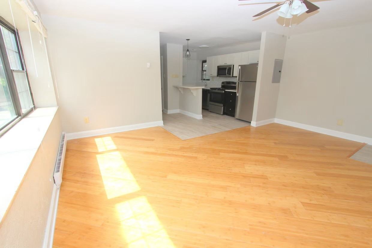 BENTLEY APARTMENTS -- 021 - Photo 3 of 13