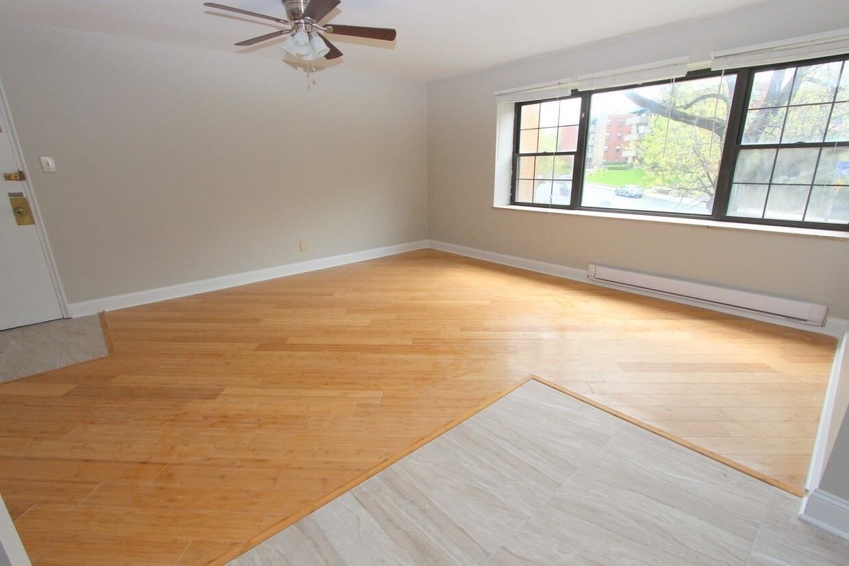 BENTLEY APARTMENTS -- 021 - Photo 4 of 13
