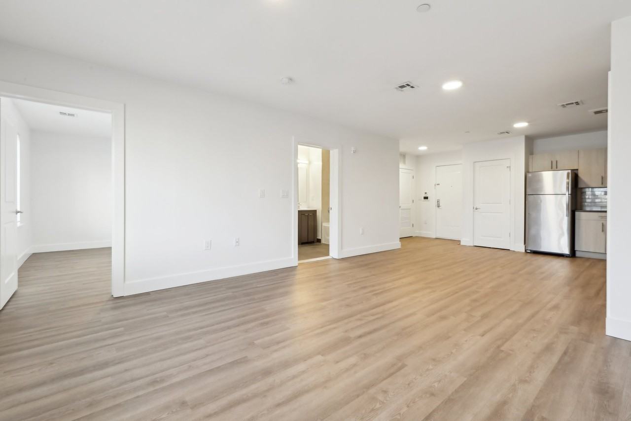 PEEK Reock I Owner Urban Renewal, LLC - Photo 5 of 50