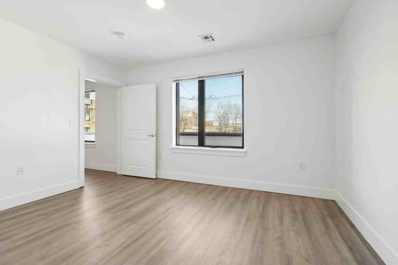 PEEK Reock I Owner Urban Renewal, LLC - Photo 7 of 26