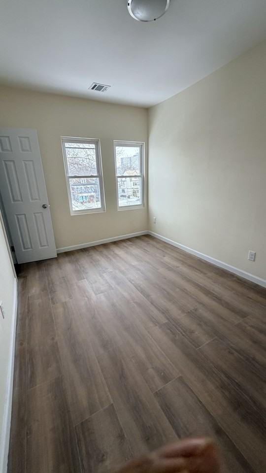 323 Amherst St - Photo 7 of 9