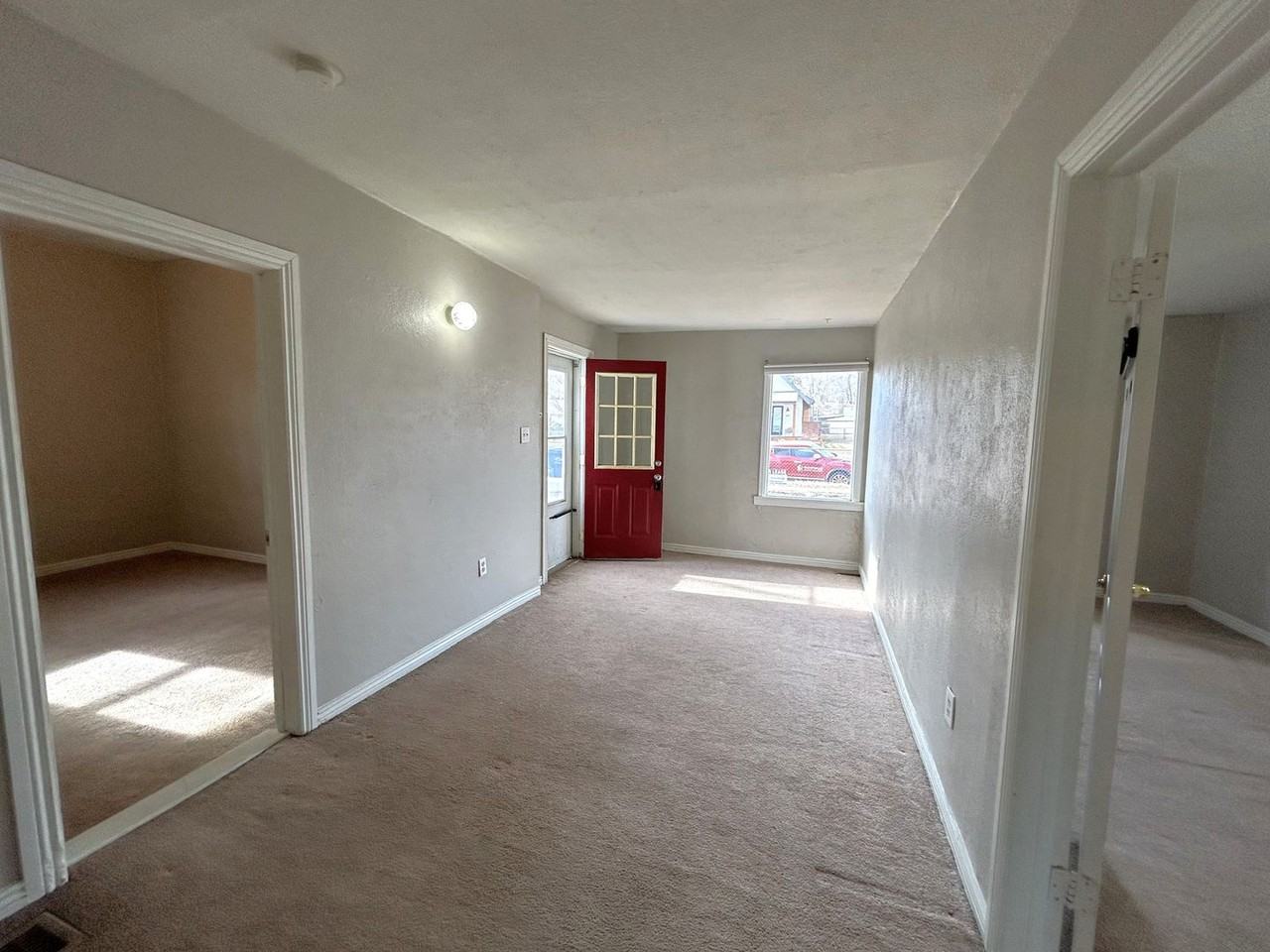 326 N Loomis Ave - Photo 2 of 13