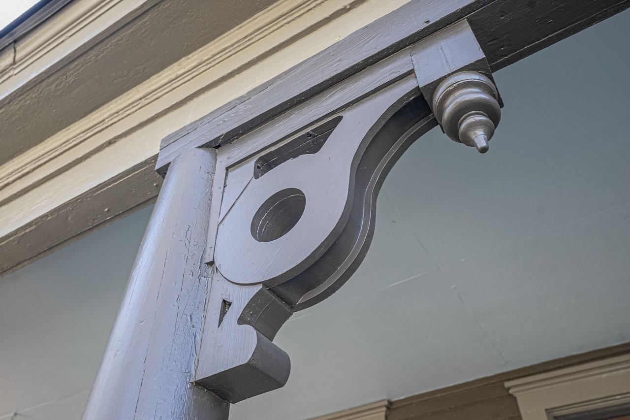 1107 E 32nd St - Photo 6 of 27