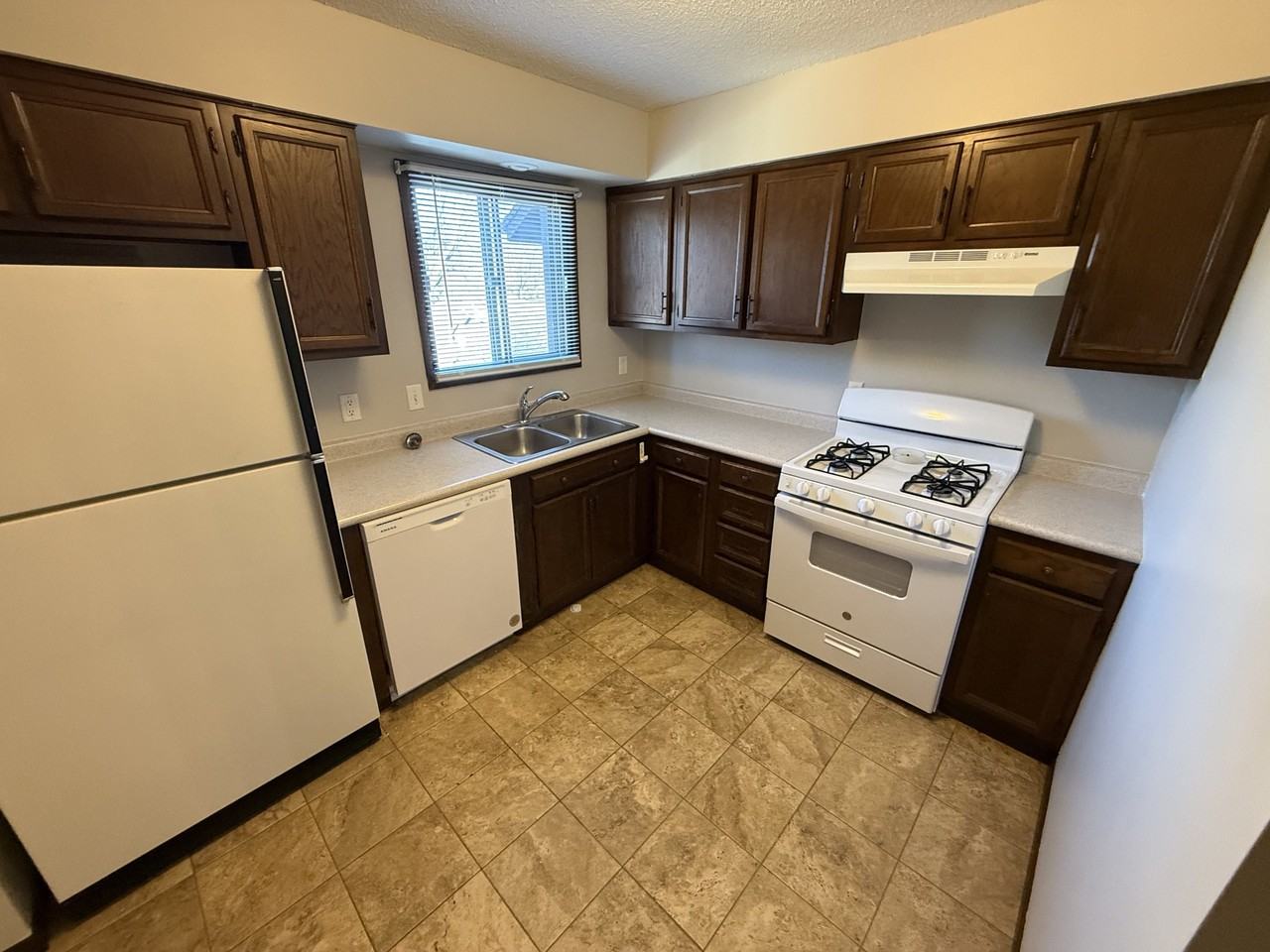 1413 2nd Ave - Photo 3 of 6