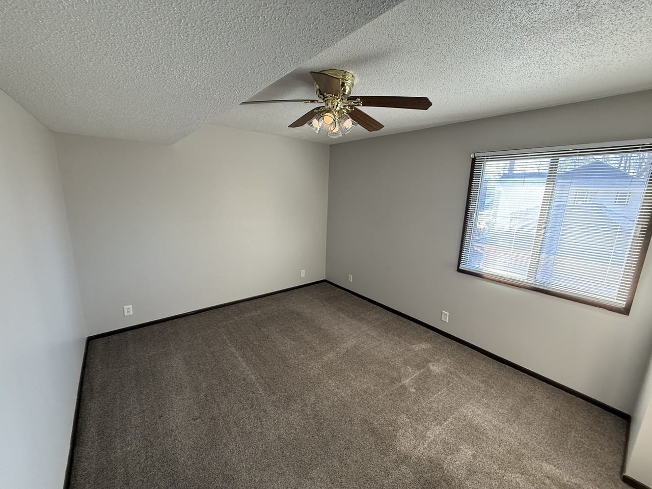 1413 2nd Ave - Photo 4 of 6