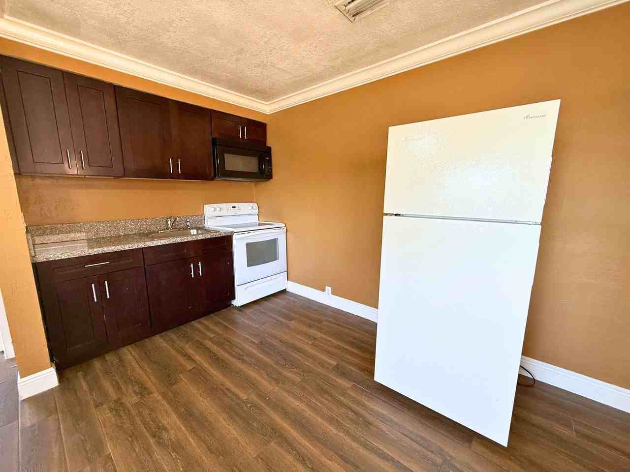 95 Northwest 39th Street - Photo 3 of 14