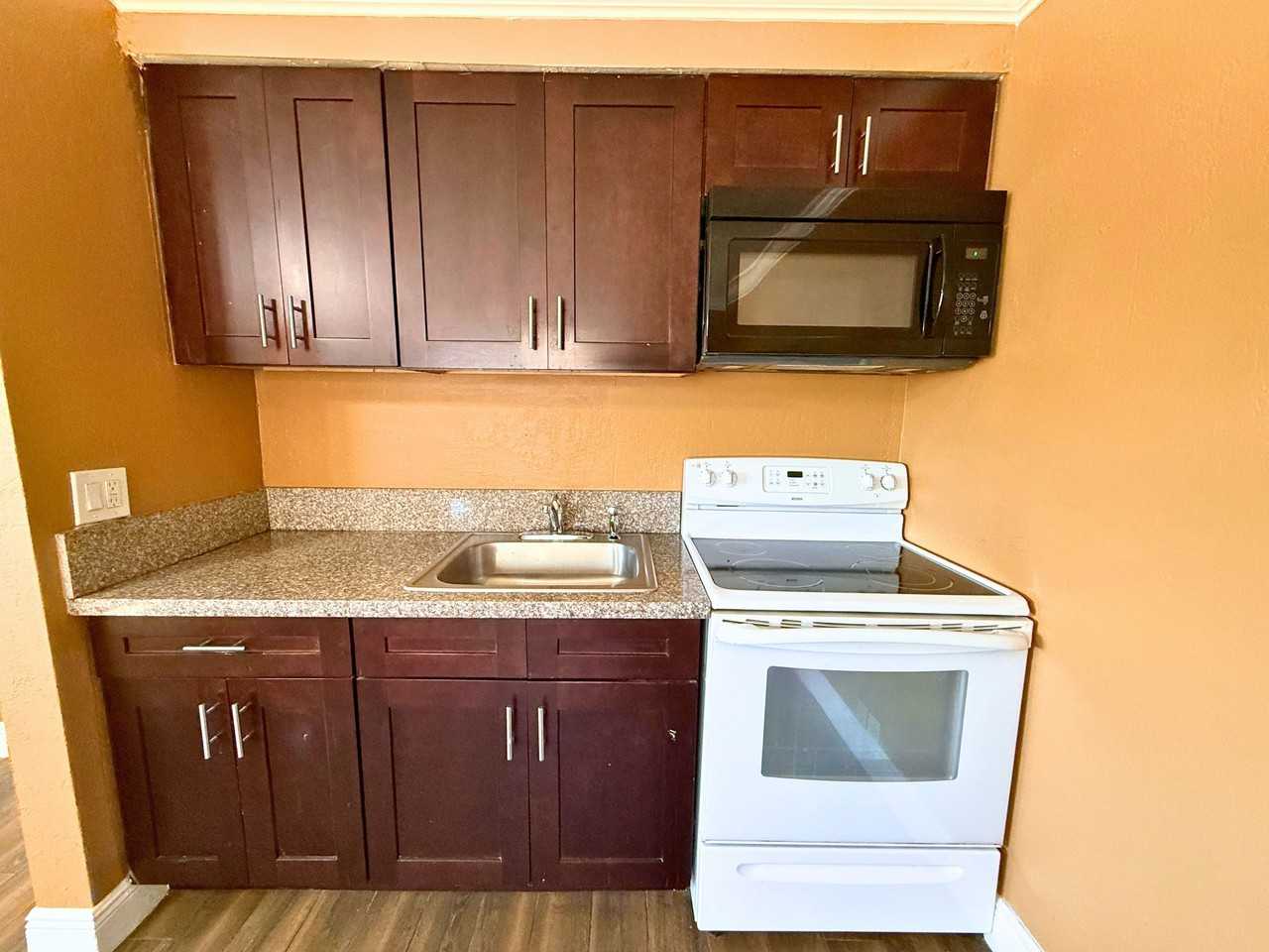 95 Northwest 39th Street - Photo 4 of 14